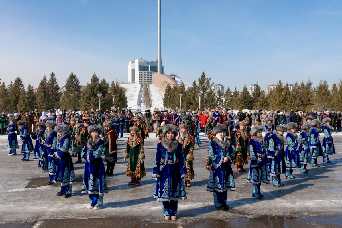 Масштабный флешмоб в честь Дня национальной одежды состоялся в Астане - фото 11