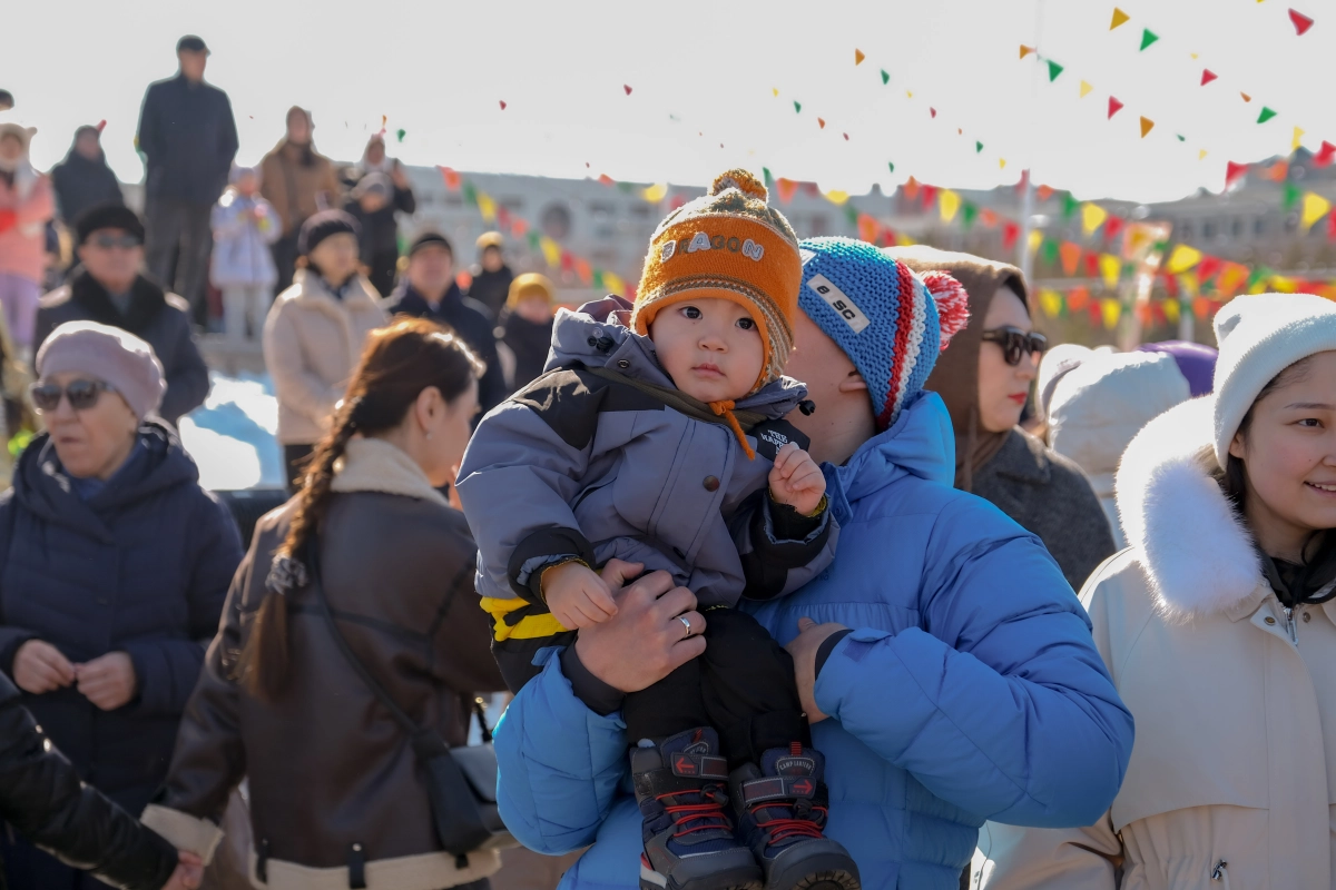 Массовые гуляния проходят в жилых массивах Астаны - фото 2