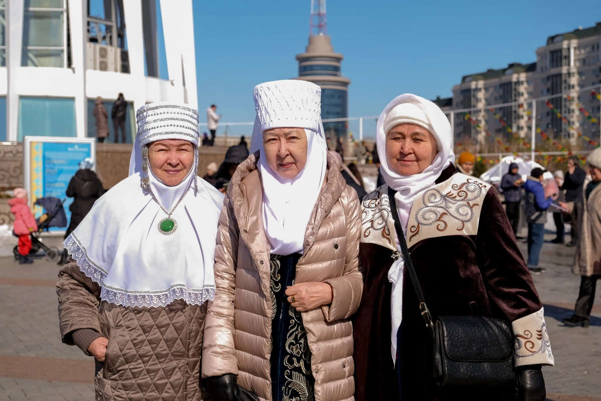 Массовые гуляния проходят в жилых массивах Астаны - фото 8