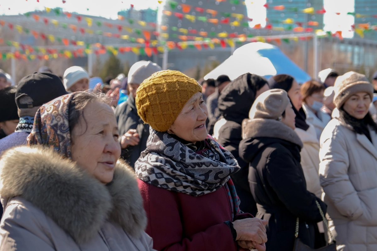 Массовые гуляния проходят в жилых массивах Астаны - фото 18