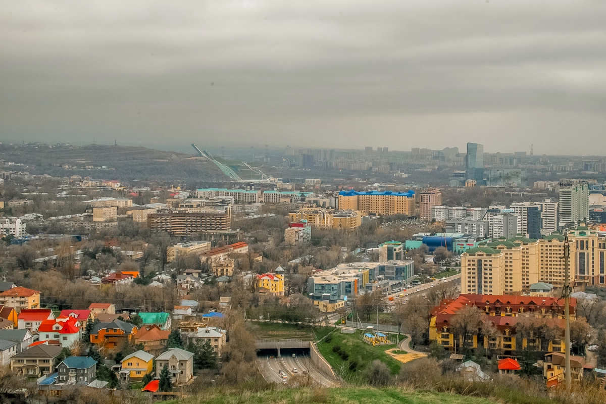 «Мокрые» кадры: дождь в Алматы глазами фотографа - фото 7