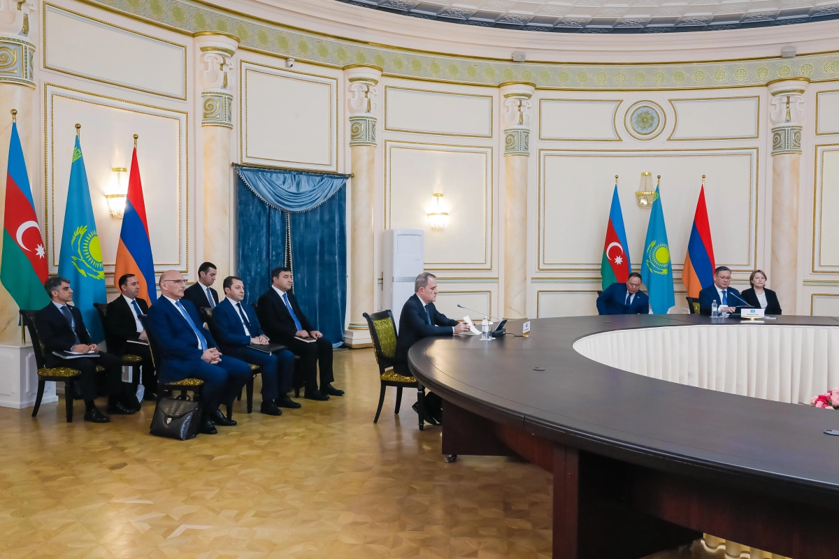 Мирные переговоры между Азербайджаном и Арменией начались в Алматы - фото 8