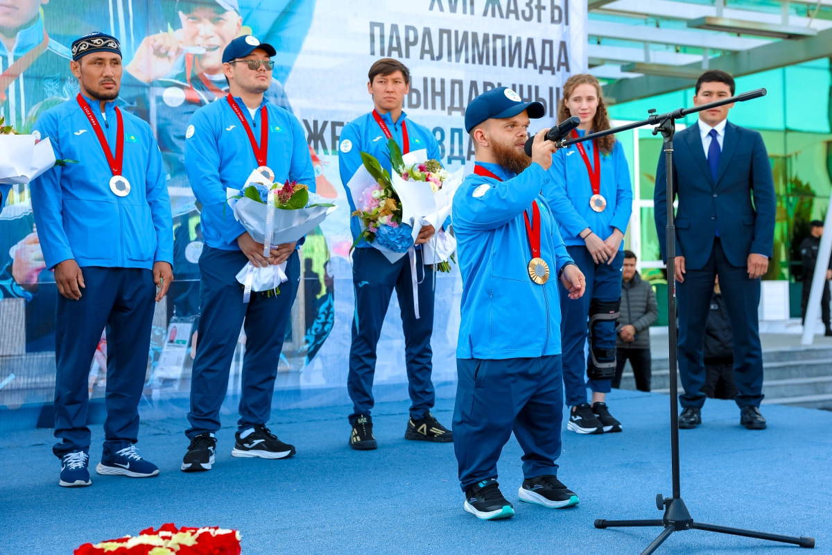 Паралимпийских призеров чествовали в аэропорту Астаны - фото 13