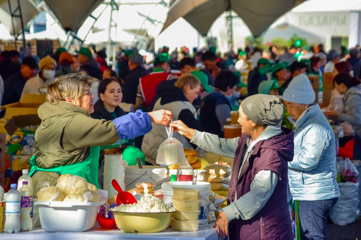 400 тонн сельхозпродукции привезли на ярмарку в Астану - фото 1