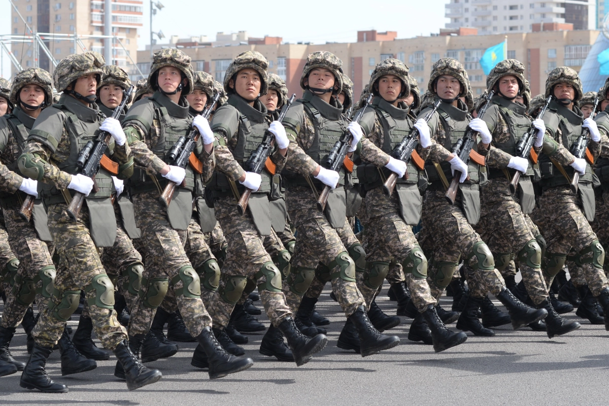 БОЕВАЯ МОЩЬ И СЛАВА: В Астане начался военный парад - фото 58