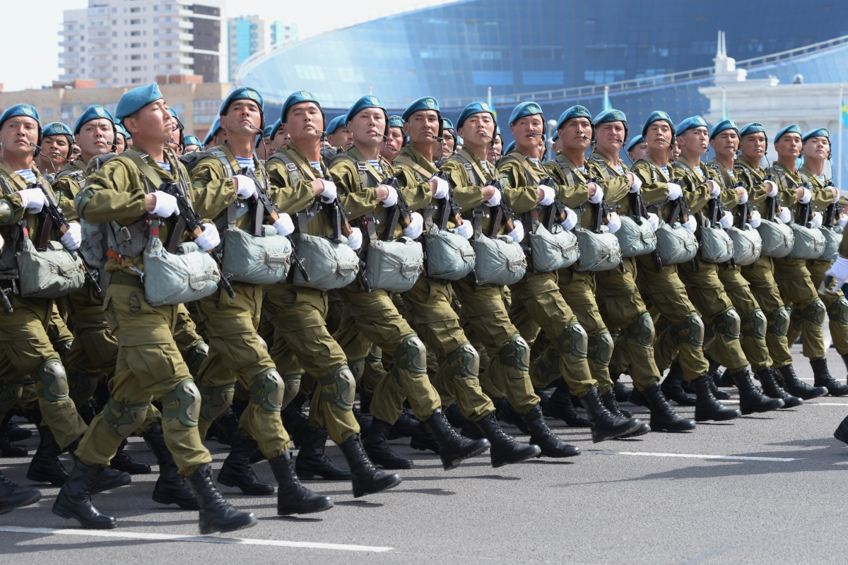 БОЕВАЯ МОЩЬ И СЛАВА: В Астане начался военный парад - фото 64