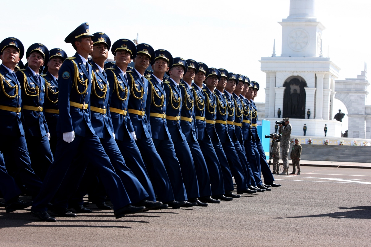 БОЕВАЯ МОЩЬ И СЛАВА: В Астане начался военный парад - фото 69