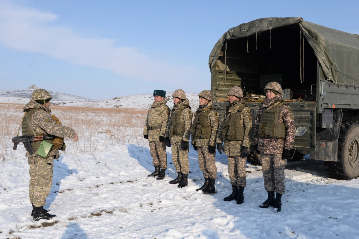 Один день из жизни солдатов зимой - фото 1