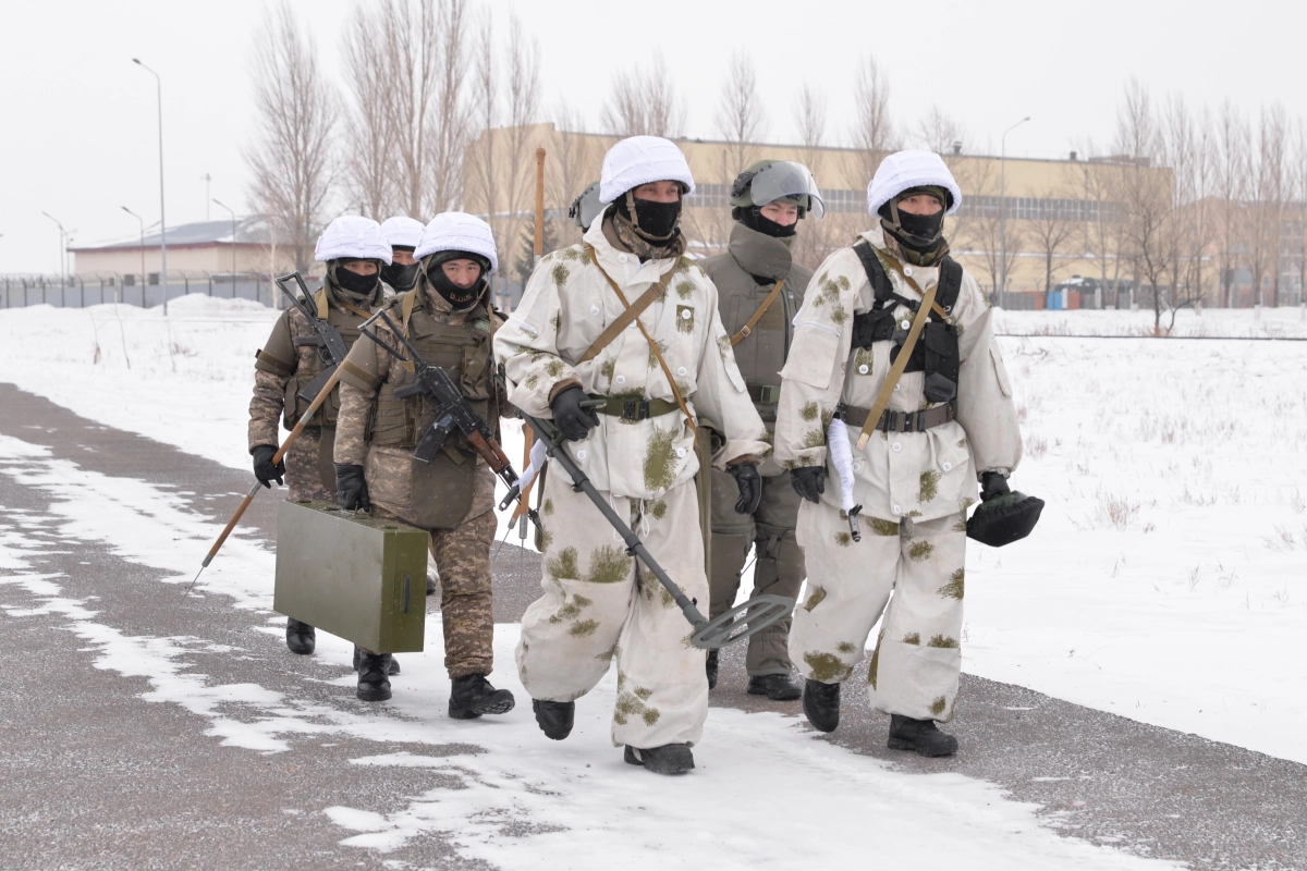 Один день из жизни солдатов зимой - фото 2