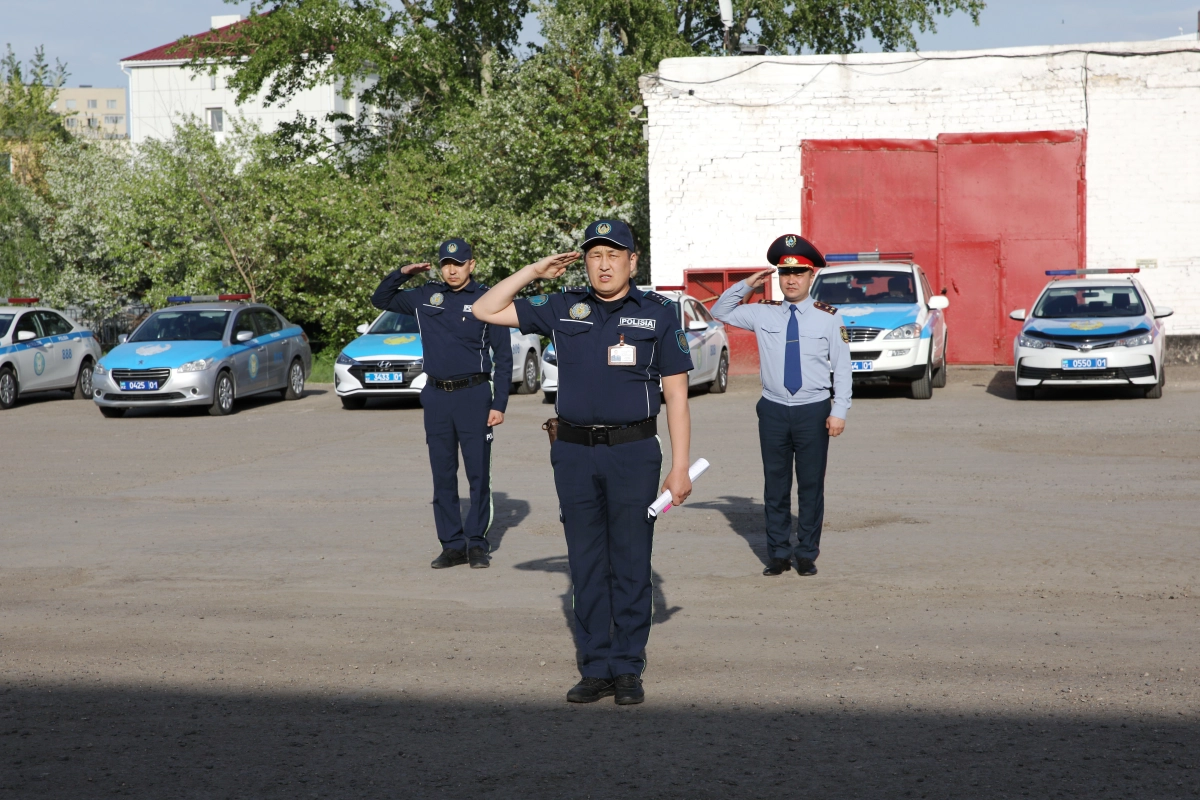 Столичные полицейские Казахстана патрулируют улицы города, обеспечивая безопасность и порядок - фото 10