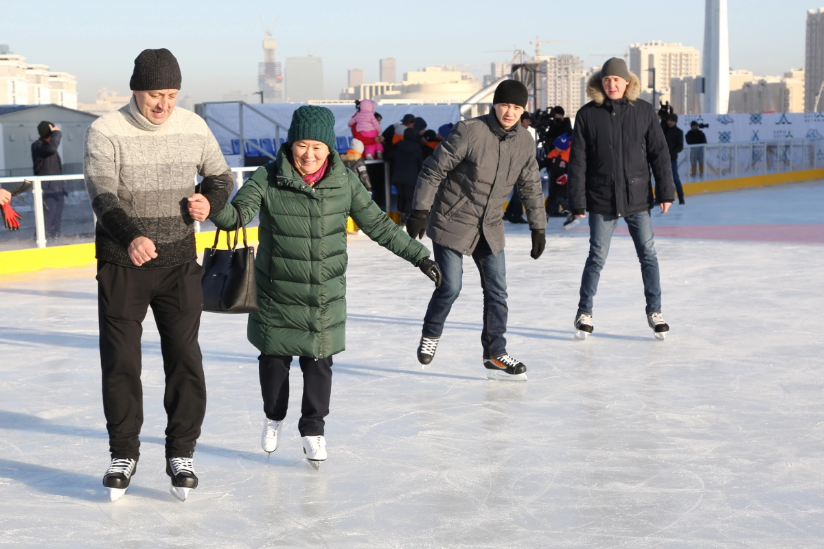 На территории выставки ЭКСПО-2017 открылся ледовый каток - фото 7