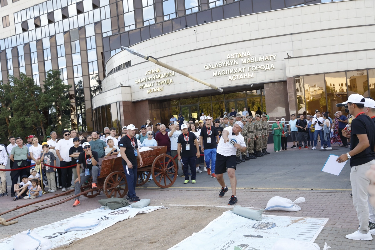 В столице прошел открытый городской турнир, состязание сильных «Толағай», посвященный 25-летию столицы - фото 21