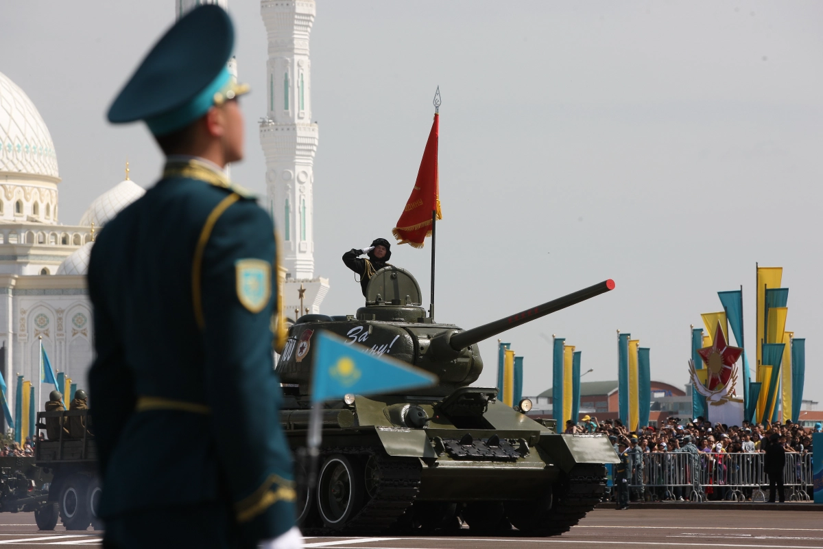 БОЕВАЯ МОЩЬ И СЛАВА: В Астане начался военный парад - фото 11