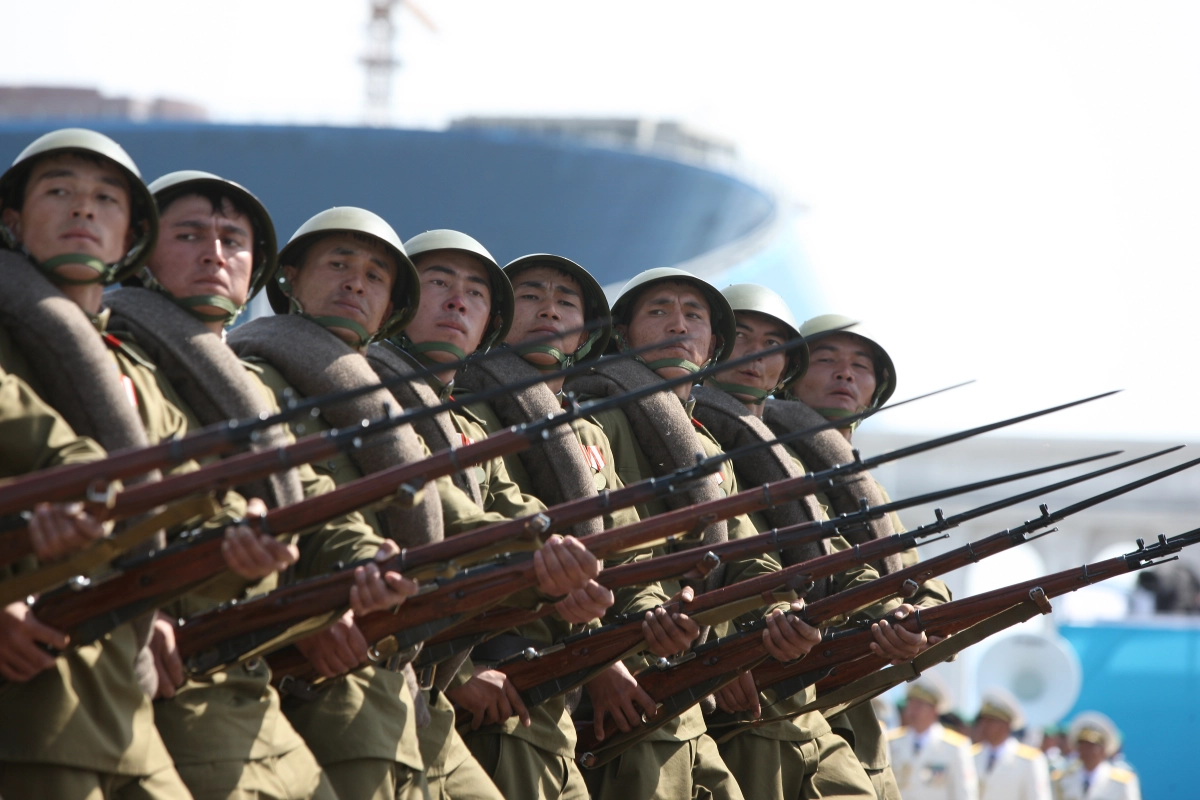 БОЕВАЯ МОЩЬ И СЛАВА: В Астане начался военный парад - фото 12