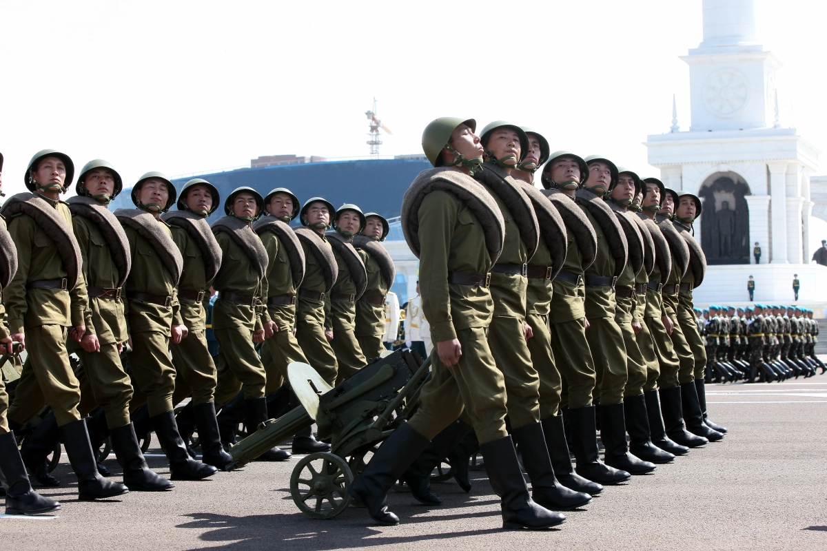 БОЕВАЯ МОЩЬ И СЛАВА: В Астане начался военный парад - фото 15