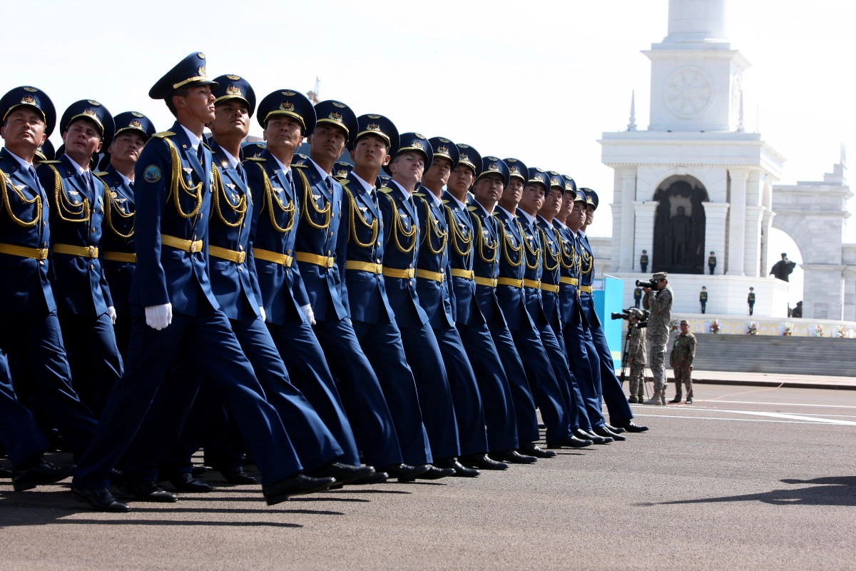 БОЕВАЯ МОЩЬ И СЛАВА: В Астане начался военный парад - фото 33