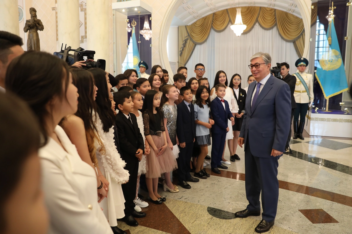 Касым-Жомарт Токаев встретился с одаренными детьми в Акорде - фото 1