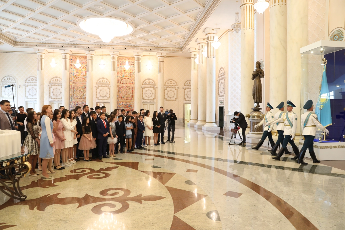 Касым-Жомарт Токаев встретился с одаренными детьми в Акорде - фото 13