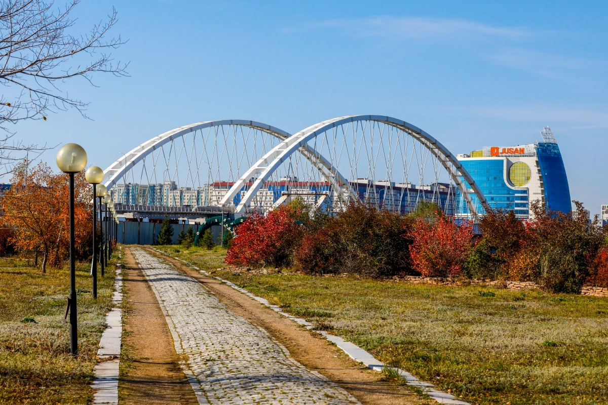 Золотая осень: Фоторепортаж с улиц столицы - фото 19